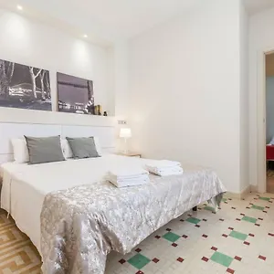 Apartamento T2, Tirso De Molina, Luminoso Y Tranquilo, Sevilla